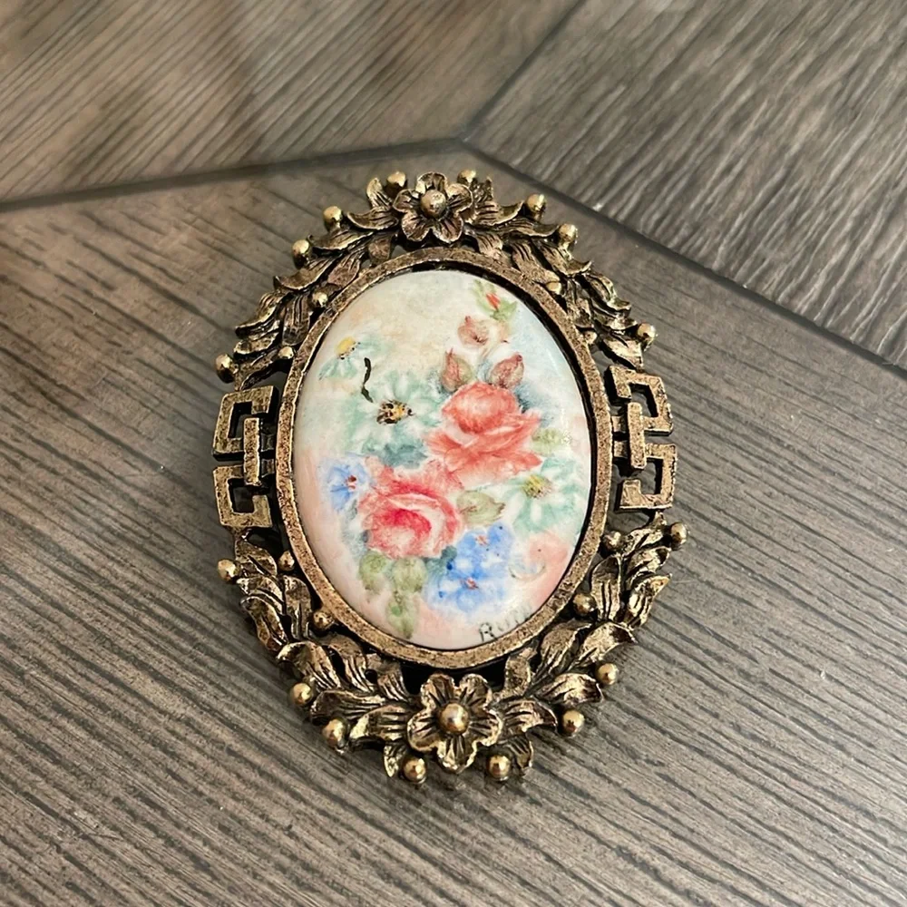 Vintage Hand Painted Ceramic Floral Cameo in a Antique Gold-tone Frame - Picture 16 of 16